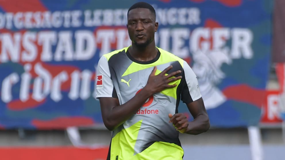 岁的几内亚, 目前多特方, 担忧并未彻 岁的几内亚, 目前多特方, 担忧并未彻